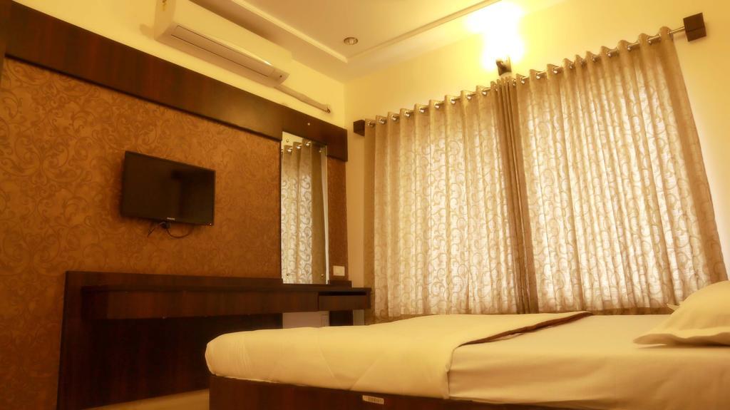Hotel Sai Ramanand Ширди Экстерьер фото