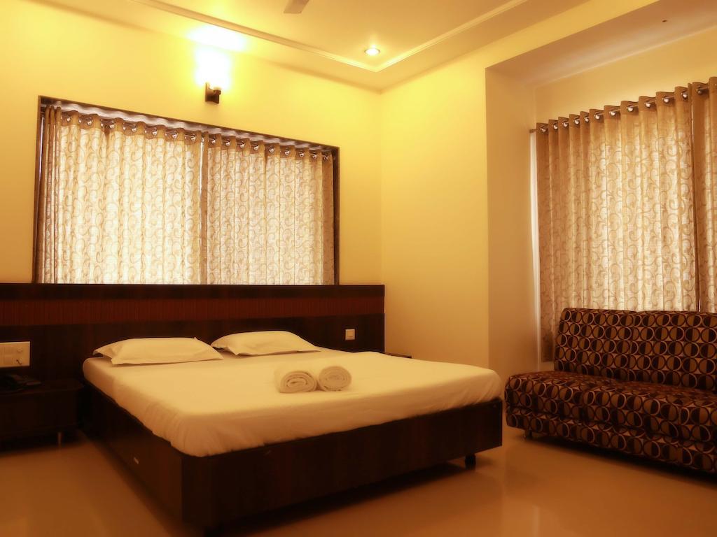 Hotel Sai Ramanand Ширди Экстерьер фото