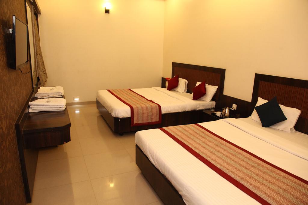 Hotel Sai Ramanand Ширди Экстерьер фото