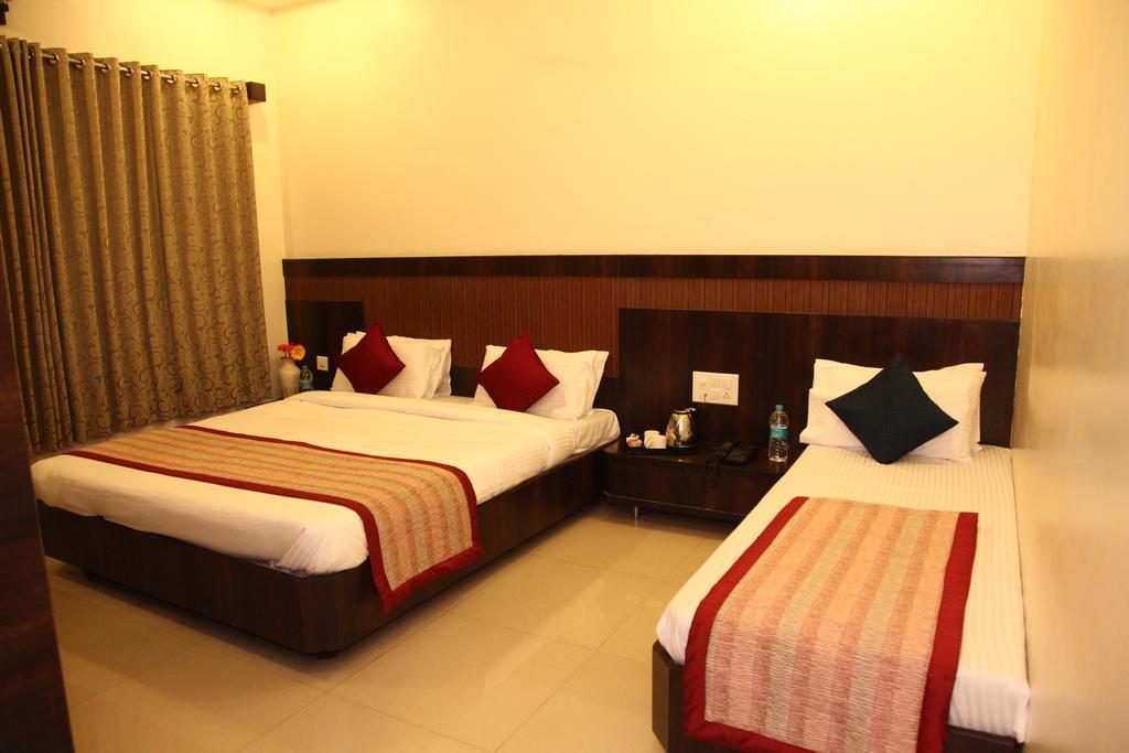 Hotel Sai Ramanand Ширди Экстерьер фото