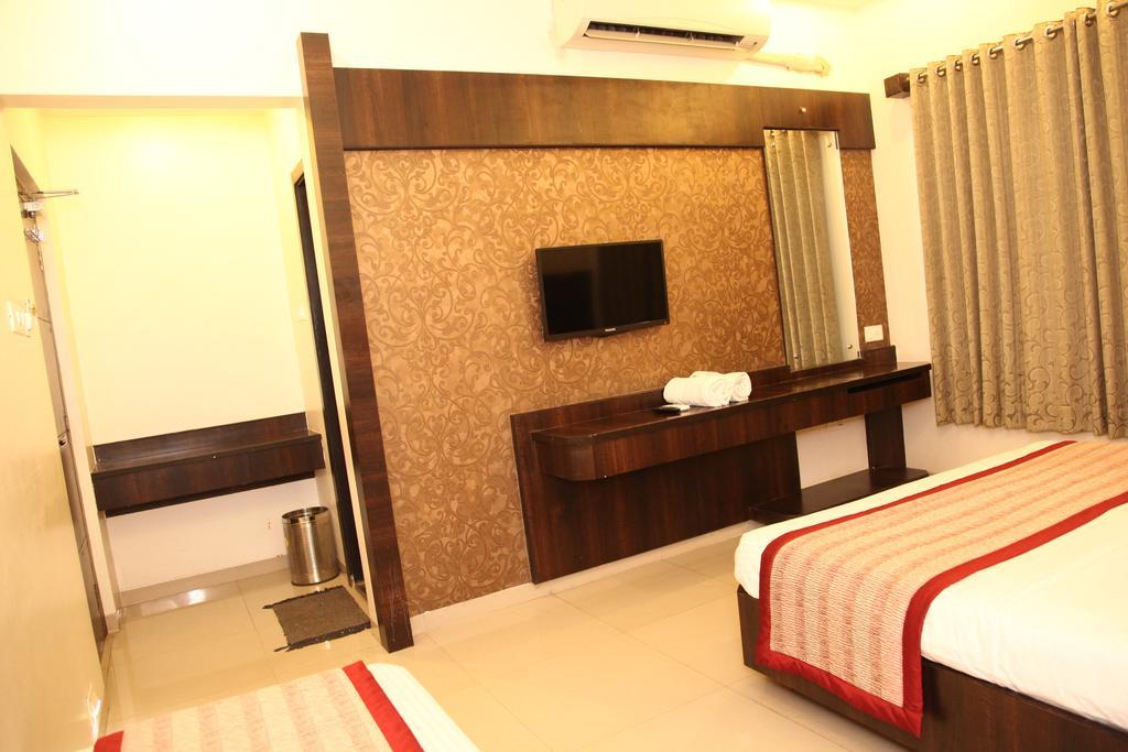 Hotel Sai Ramanand Ширди Экстерьер фото