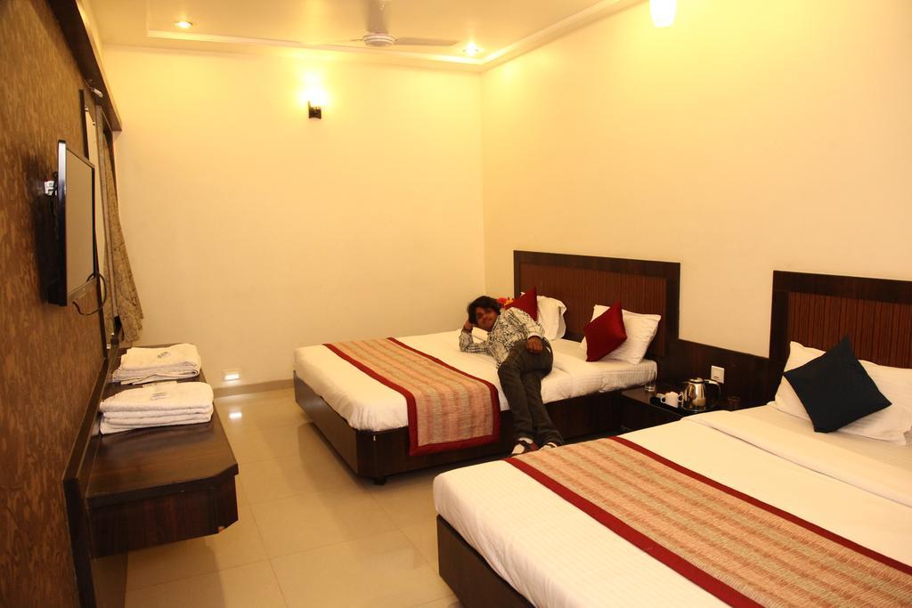 Hotel Sai Ramanand Ширди Экстерьер фото