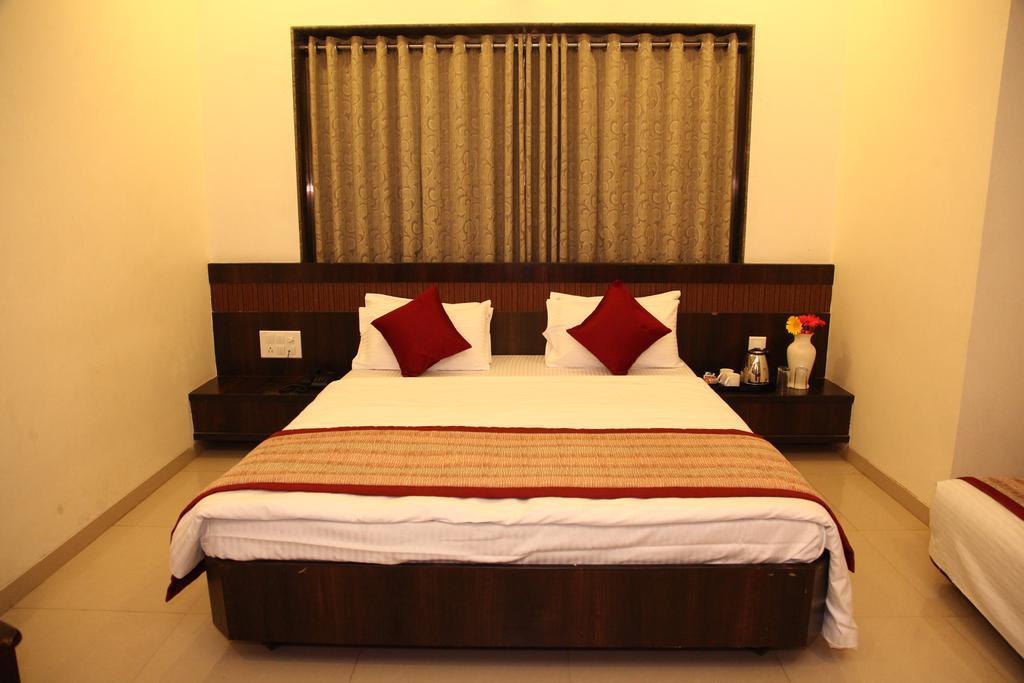 Hotel Sai Ramanand Ширди Экстерьер фото