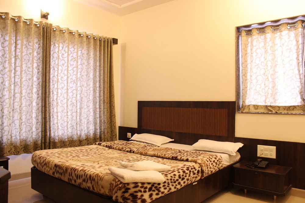 Hotel Sai Ramanand Ширди Экстерьер фото