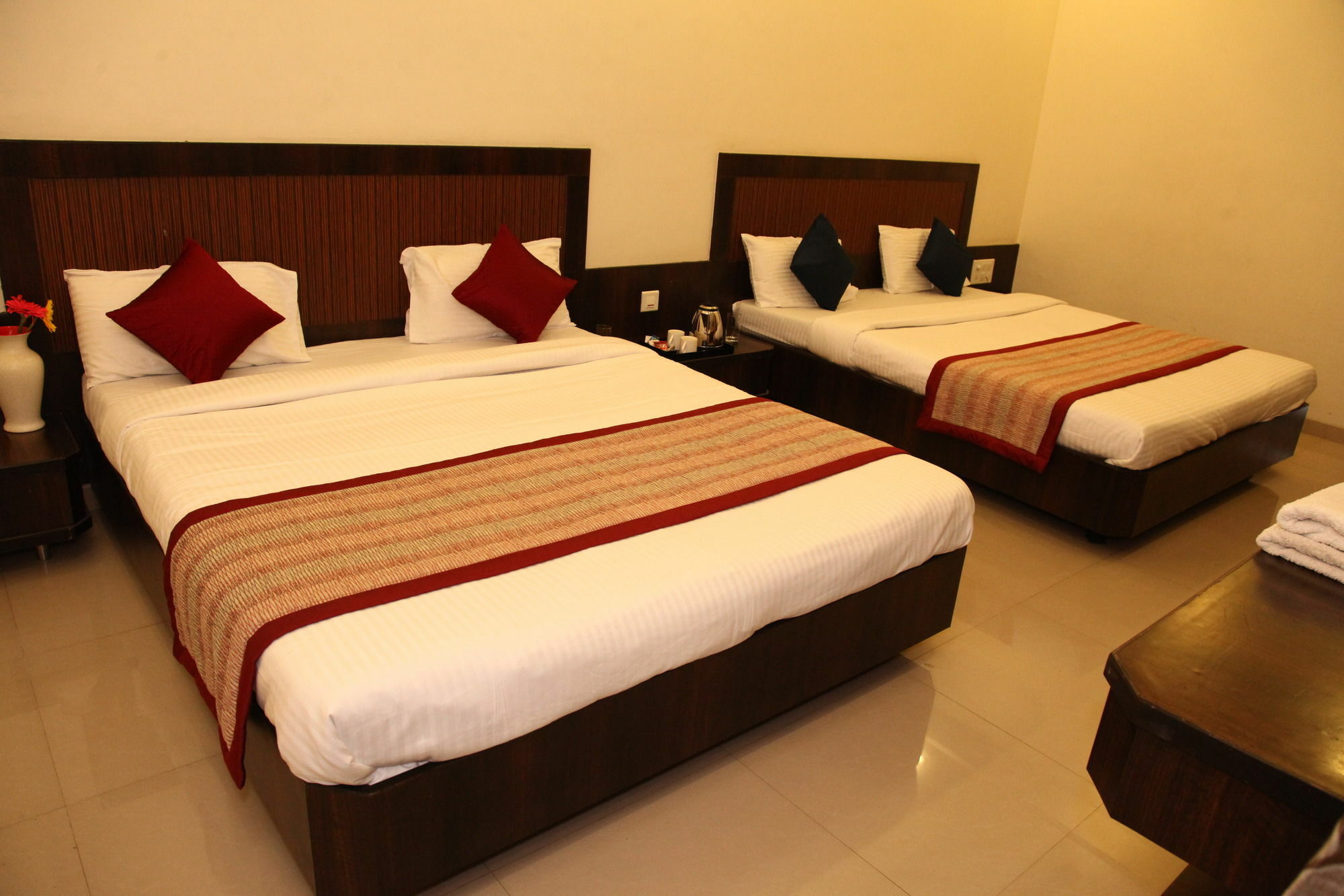 Hotel Sai Ramanand Ширди Экстерьер фото