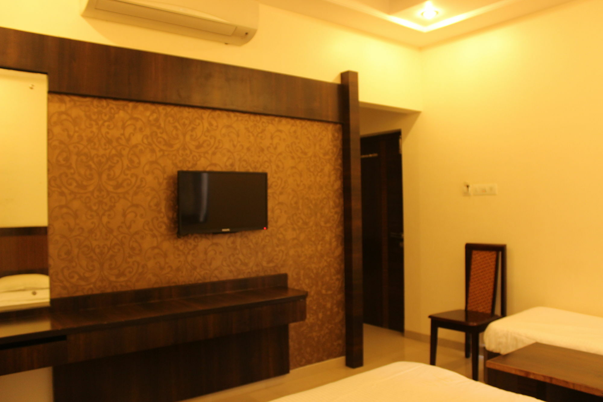 Hotel Sai Ramanand Ширди Экстерьер фото